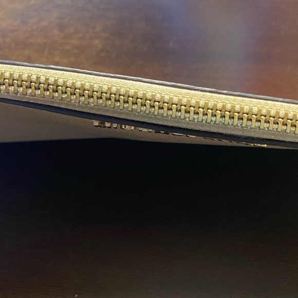 Michael Kors Jet Set Light Pink Large Clutch Wristlet - Picture 9 of 9